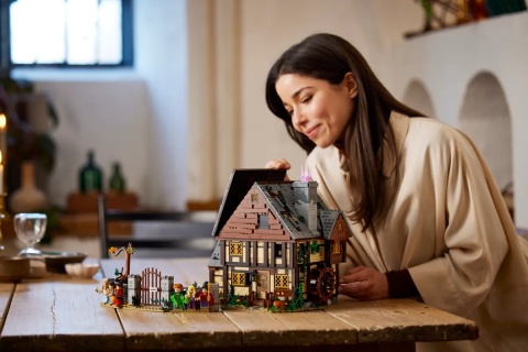 LEGO 21341 Ideas - Disney Hokus Pokus: Chata sióstr Sanderson